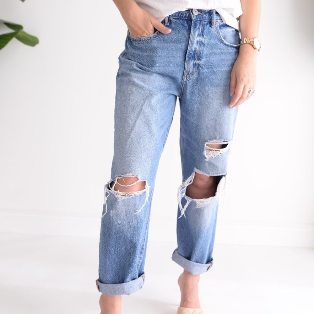 American Eagle 90s Boyfriend Distressed Jeans – Mid-Rise Relaxed Denim | Size 8